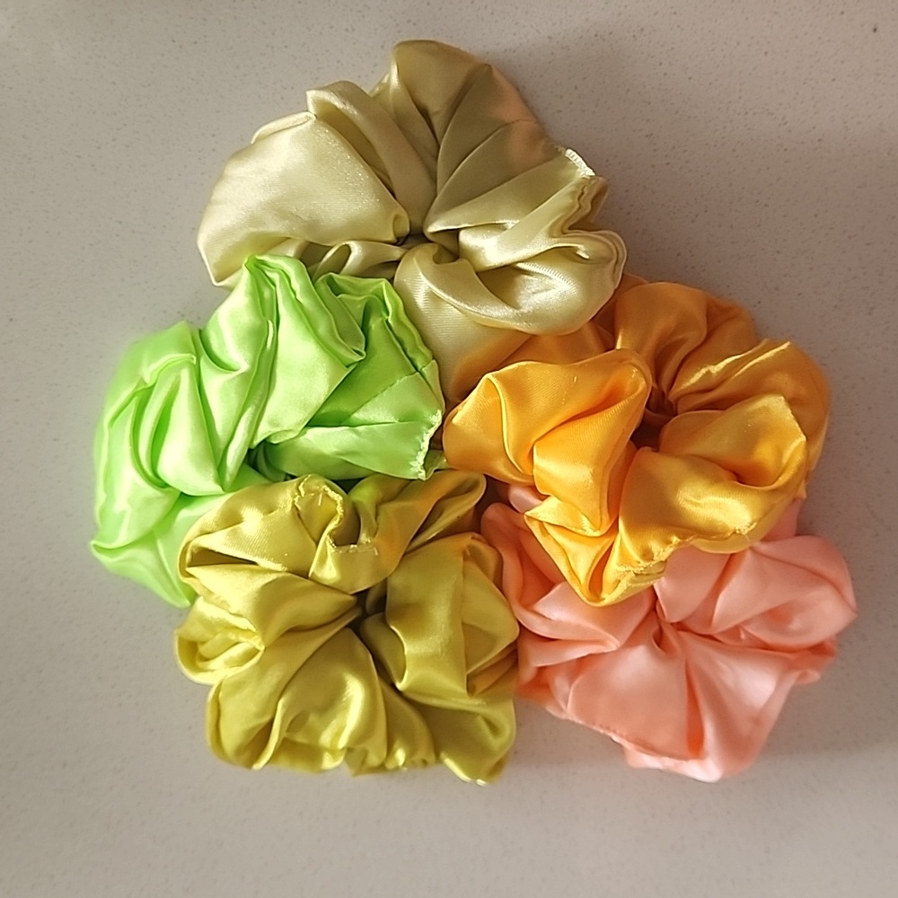 3/$25 scrunchies bundle of 5